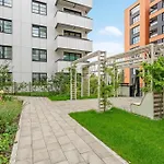 Lägenhet Grand - Doki Living & Foodhall *