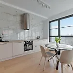 Lägenhet Grand - Doki Living & Foodhall Gdańsk