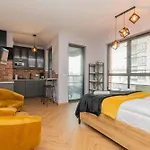 Lägenhet Grand - Doki Living & Foodhall Gdańsk