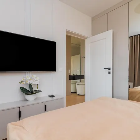 Grand - Doki Living & Foodhall Apartament *