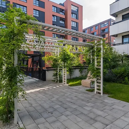 Grand - Doki Living & Foodhall Apartman *